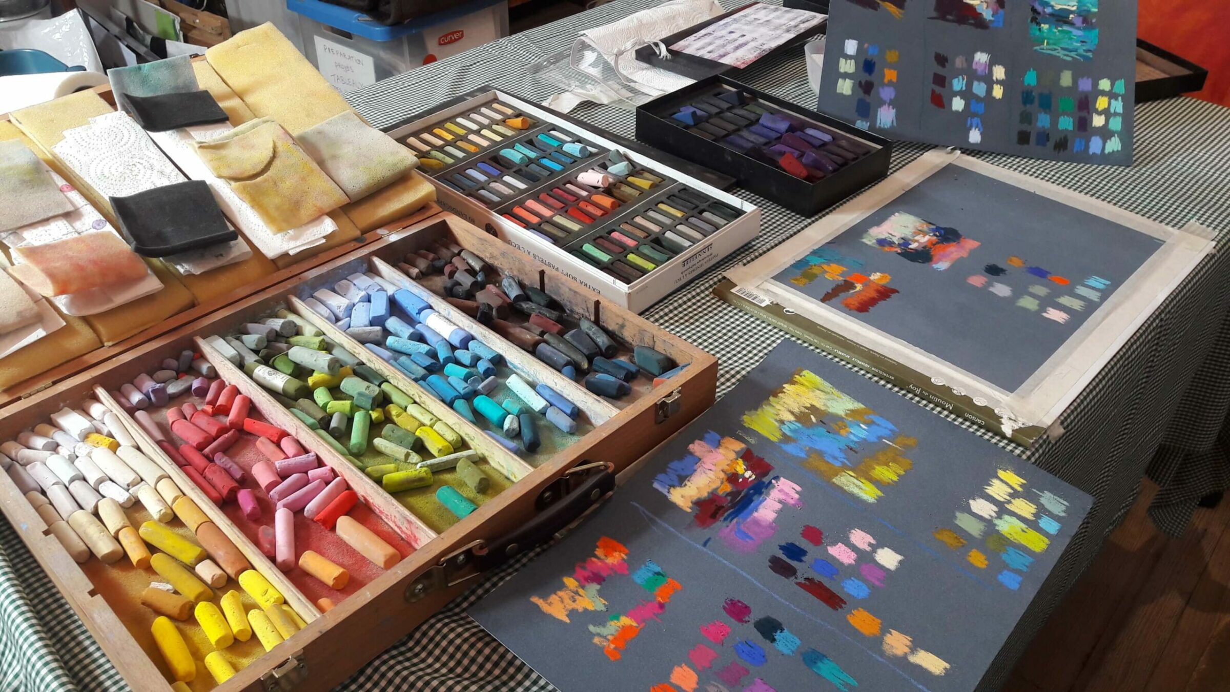 Boite de pastel et couleurs