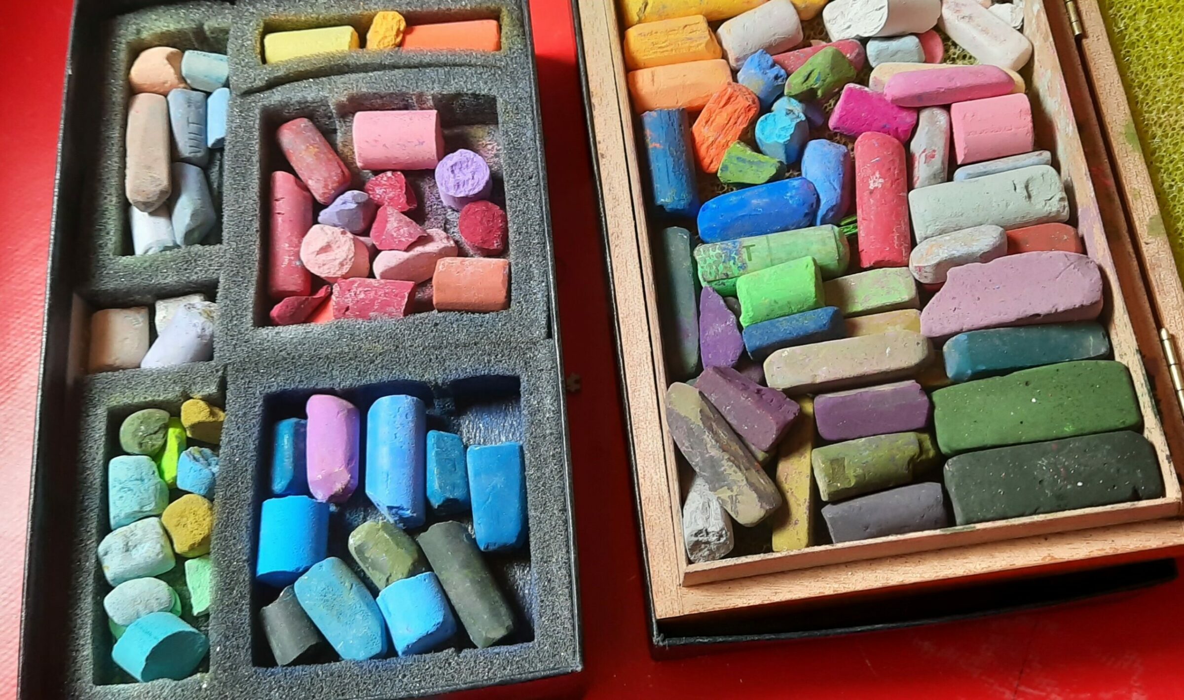 boite batons pastels secs colorés